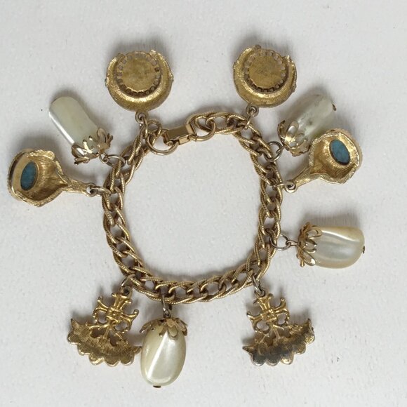 Vintage Victorian Revival Style Molded Plastic Floral Cha Cha Charm Bracelet - Picture 3 of 4